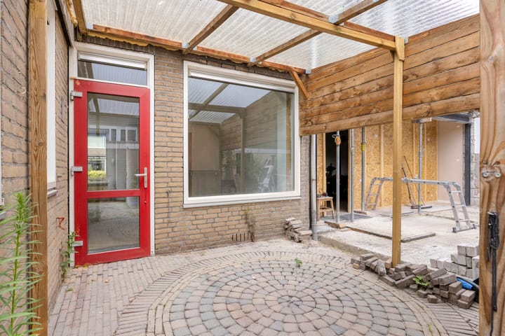 Tussenwoning te koop: Weegbree 12, Kampen