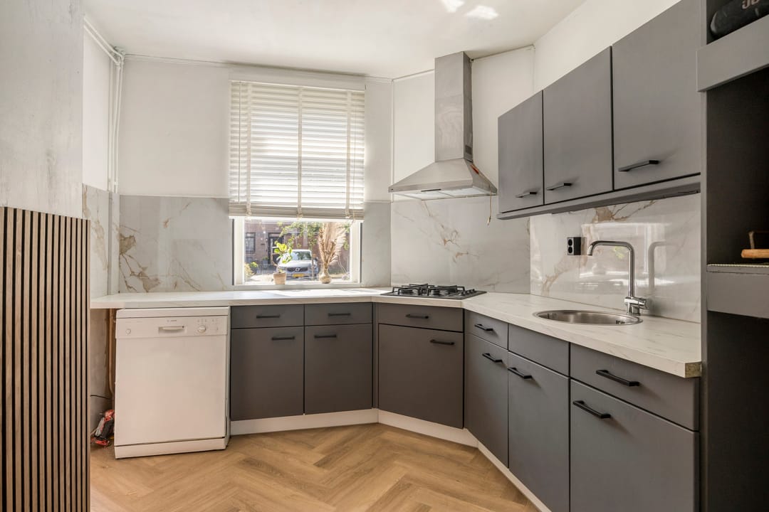 Photo 8 of Bizetstraat 32