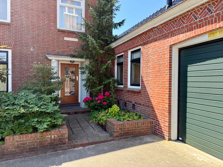 Vrijstaande woning te koop: Hereweg 23, Bierum