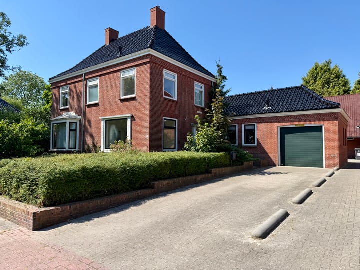 Vrijstaande woning te koop: Hereweg 23, Bierum