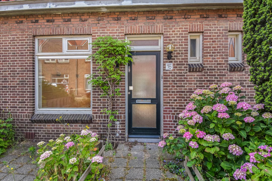 Photo 7 of Prins Hendrikstraat 12
