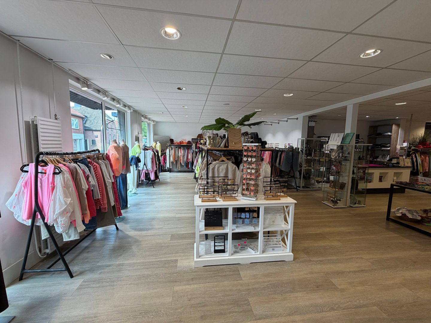View photo 4 of Grotestraat 28