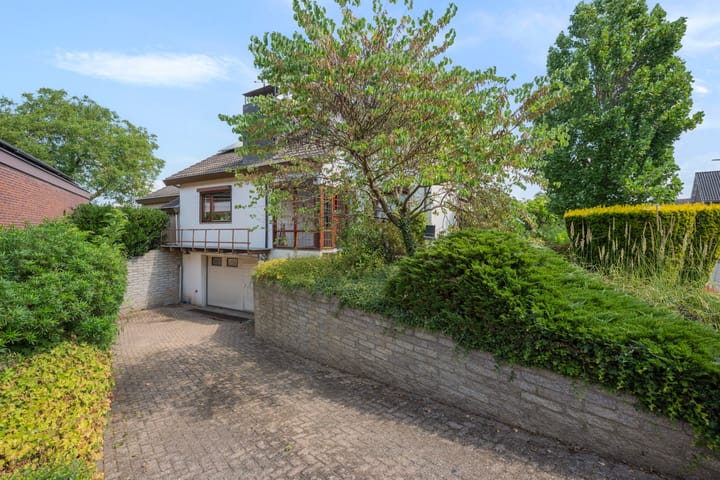 Photo 5 of Burg. Houbenstraat 34