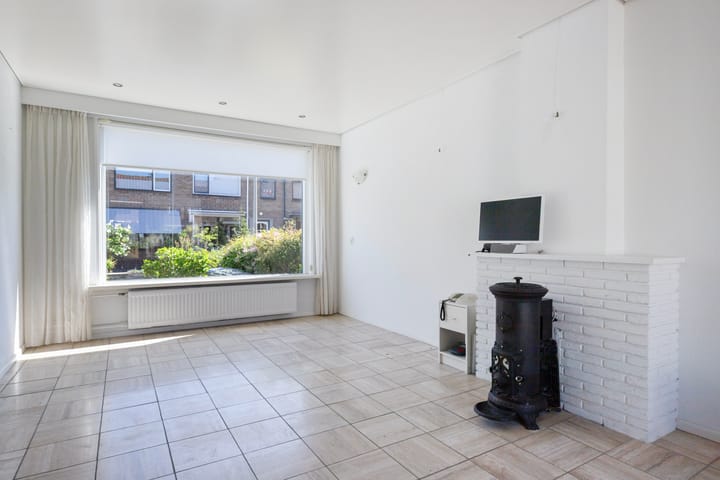 Photo 2 of Cort van der Lindenstraat 17