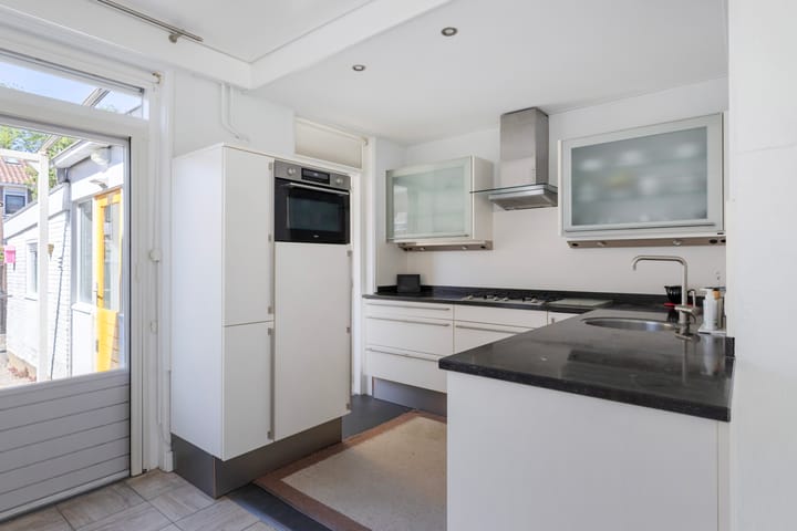 Photo 3 of Cort van der Lindenstraat 17