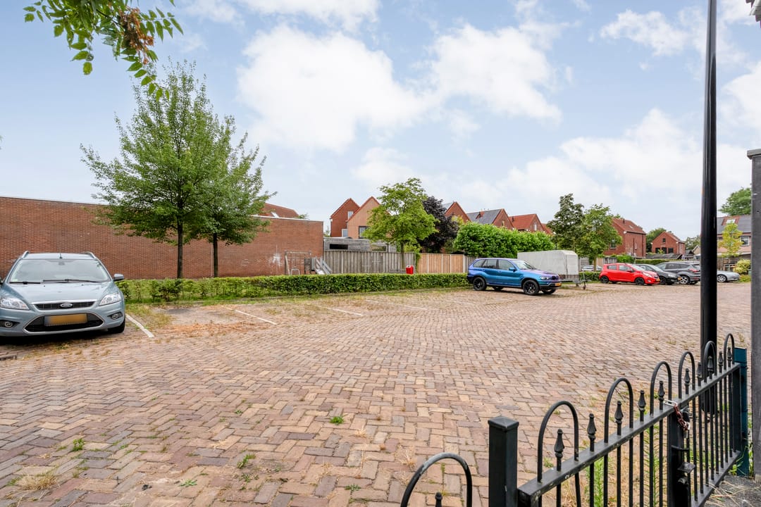 Photo 32 of H. Leefsmastraat 97