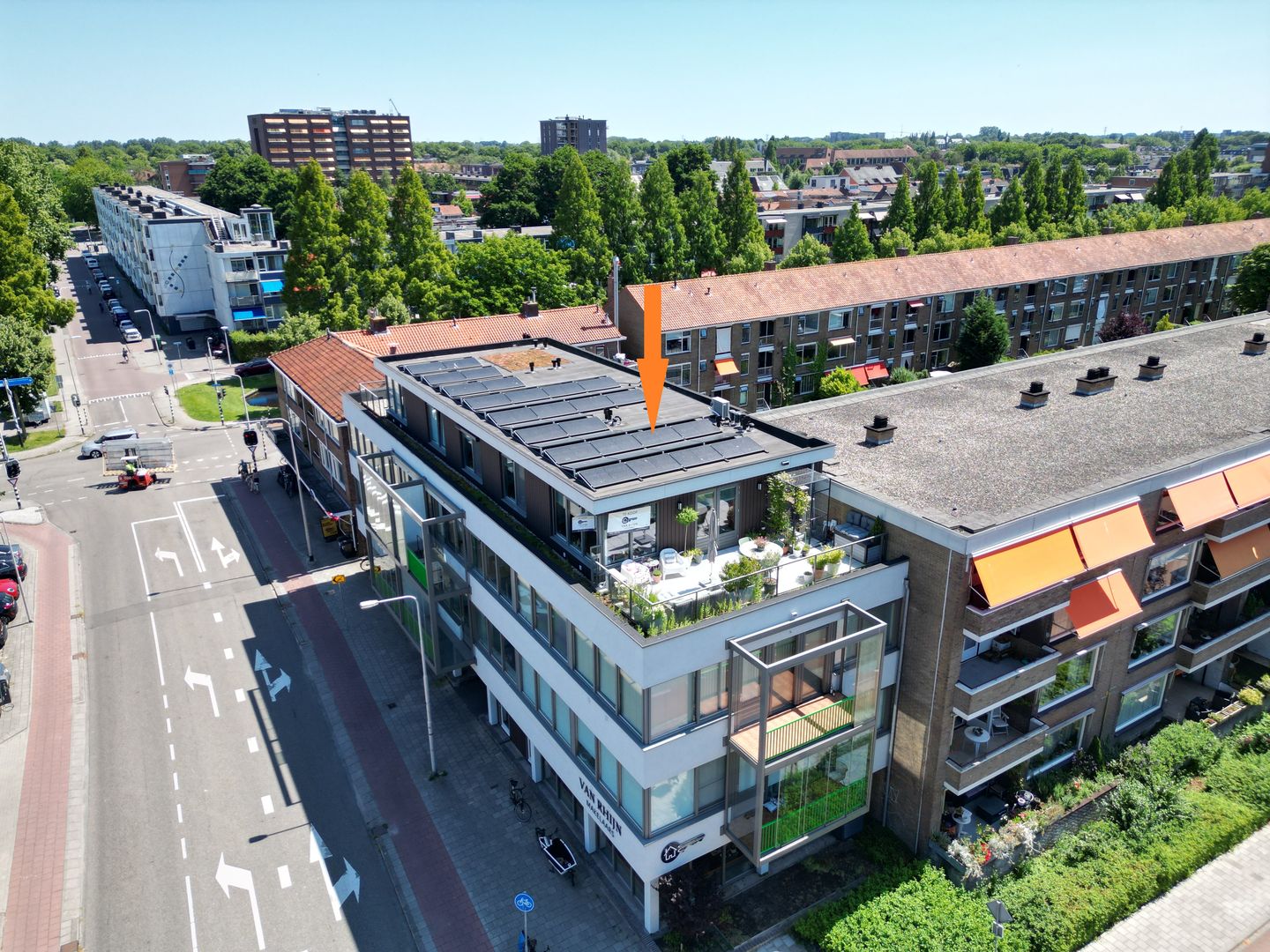 Photo 34 of van Limburg Stirumstraat 12