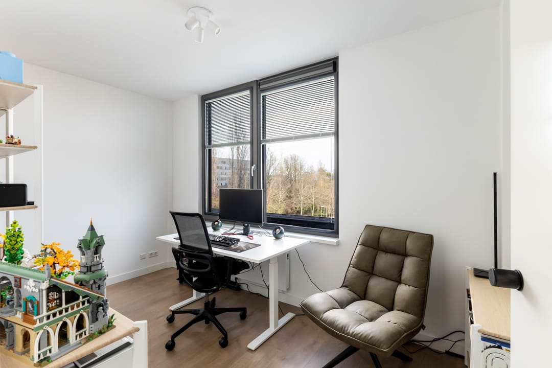 Photo 32 of van Limburg Stirumstraat 12