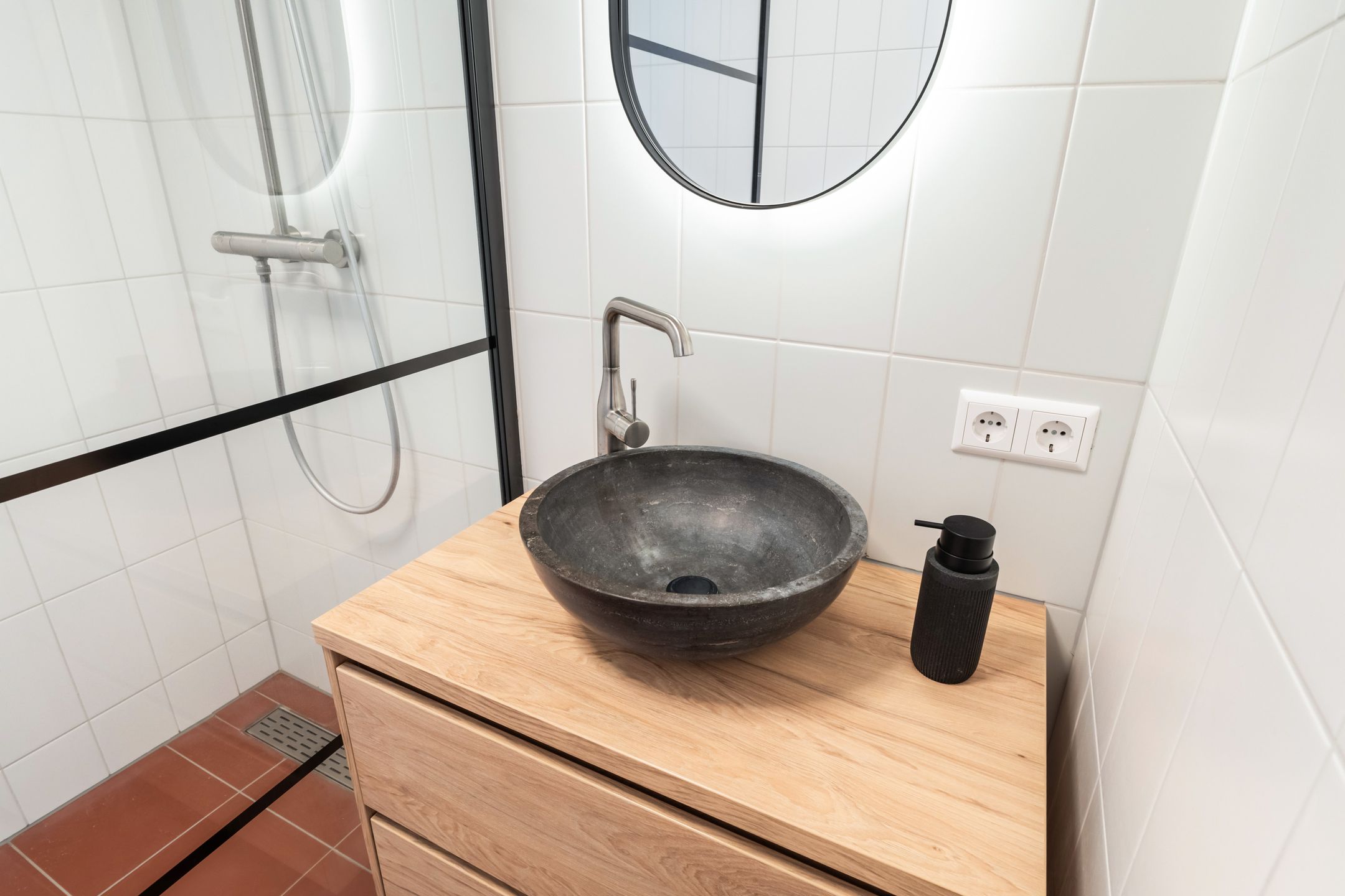 Photo 30 of van Limburg Stirumstraat 12