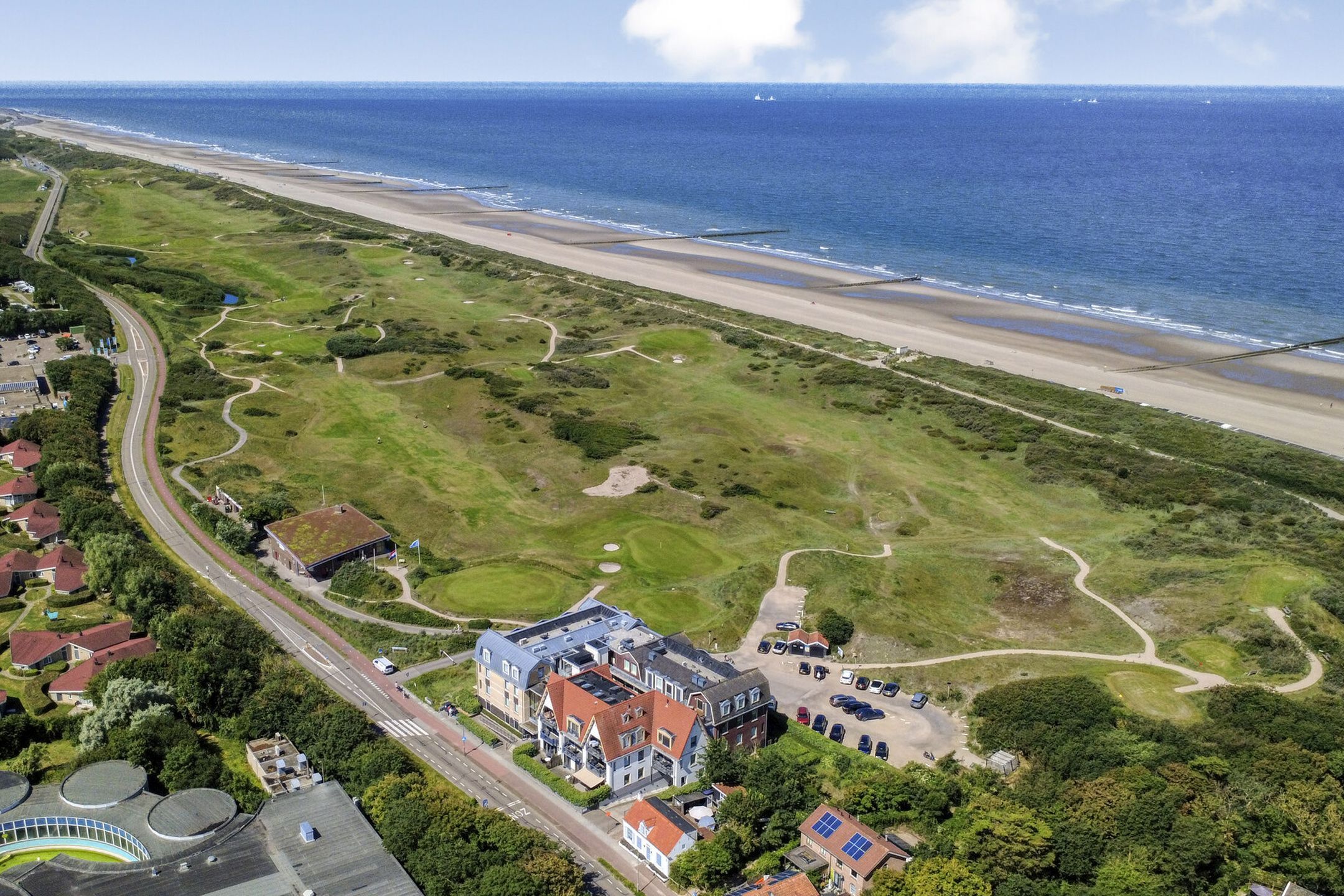 3-bedroom freehold villa in Domburg — photo 1 of 5