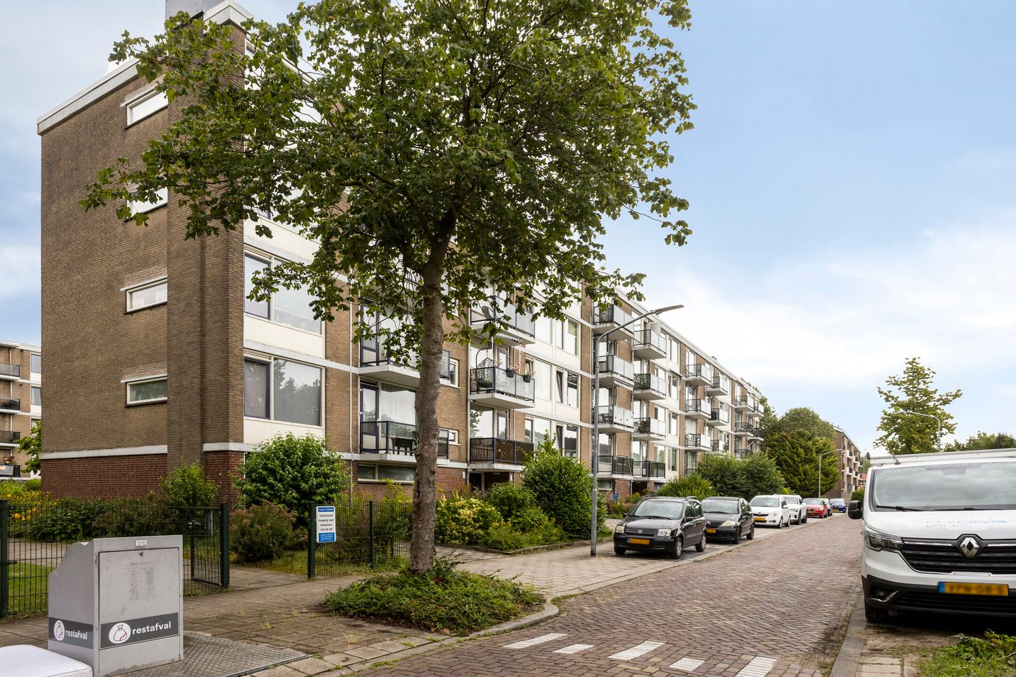 Photo 5 of Van Karnebeekstraat 43