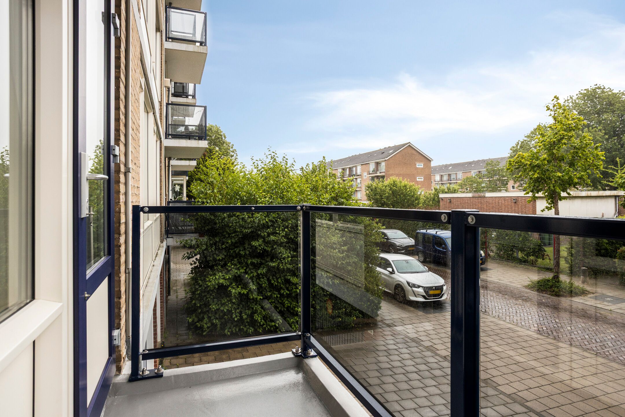 Photo 21 of Van Karnebeekstraat 43