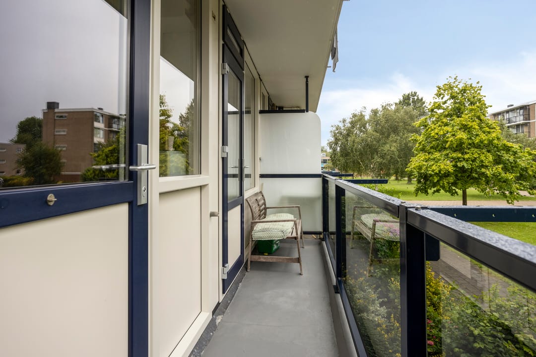 Photo 16 of Van Karnebeekstraat 43