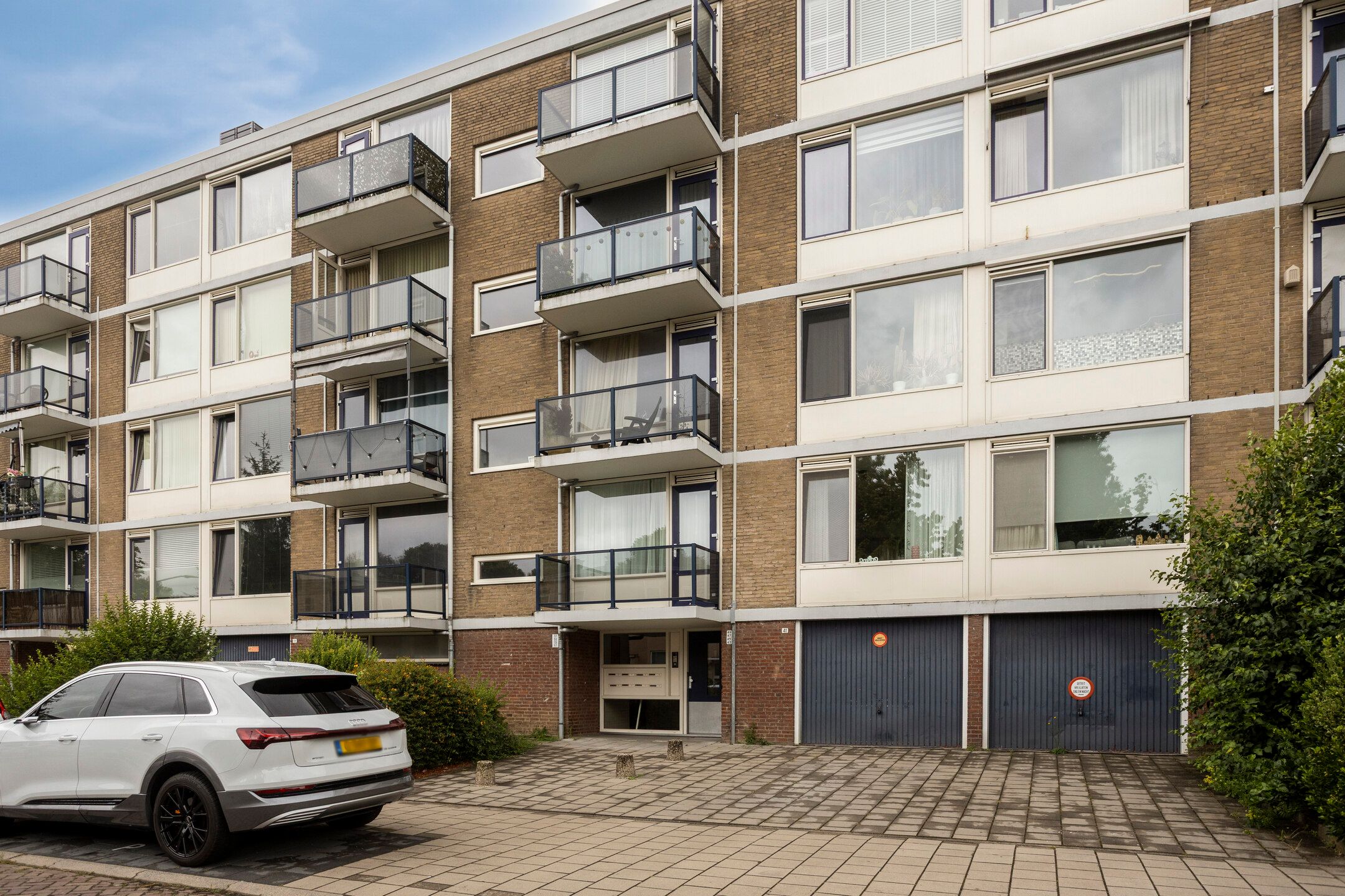 Photo 6 of Van Karnebeekstraat 43