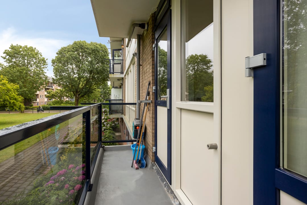 Photo 17 of Van Karnebeekstraat 43
