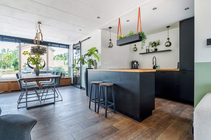 Tussenwoning te koop: Jan Vermeerlaan 26, Roosendaal