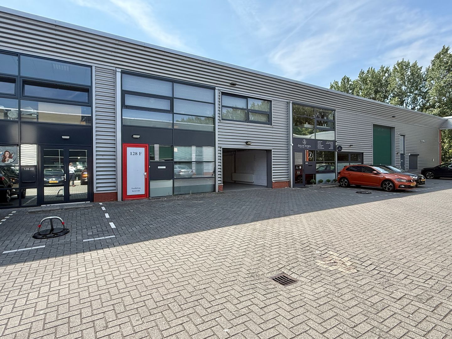 View photo 2 of Parallelweg 128-F