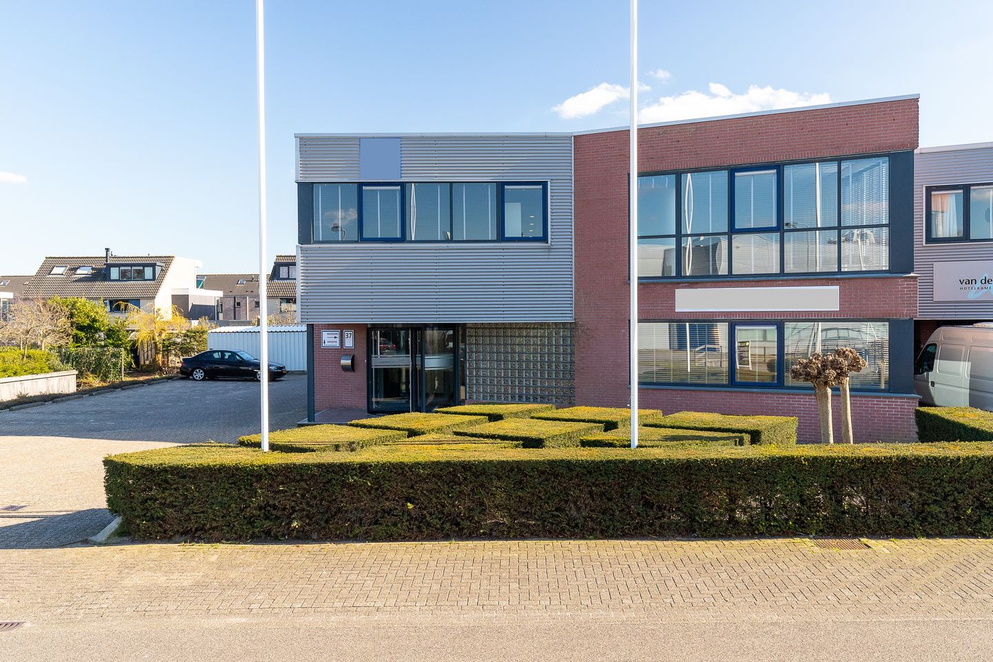 Bekijk foto 1 van Satellietbaan 37