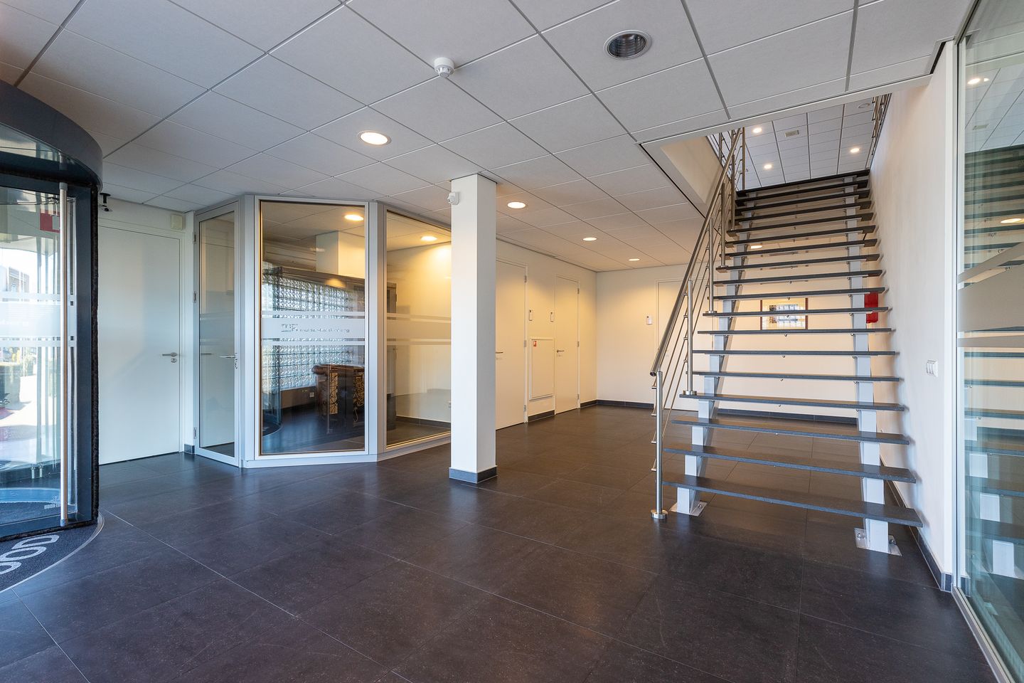 Bekijk foto 3 van Satellietbaan 37
