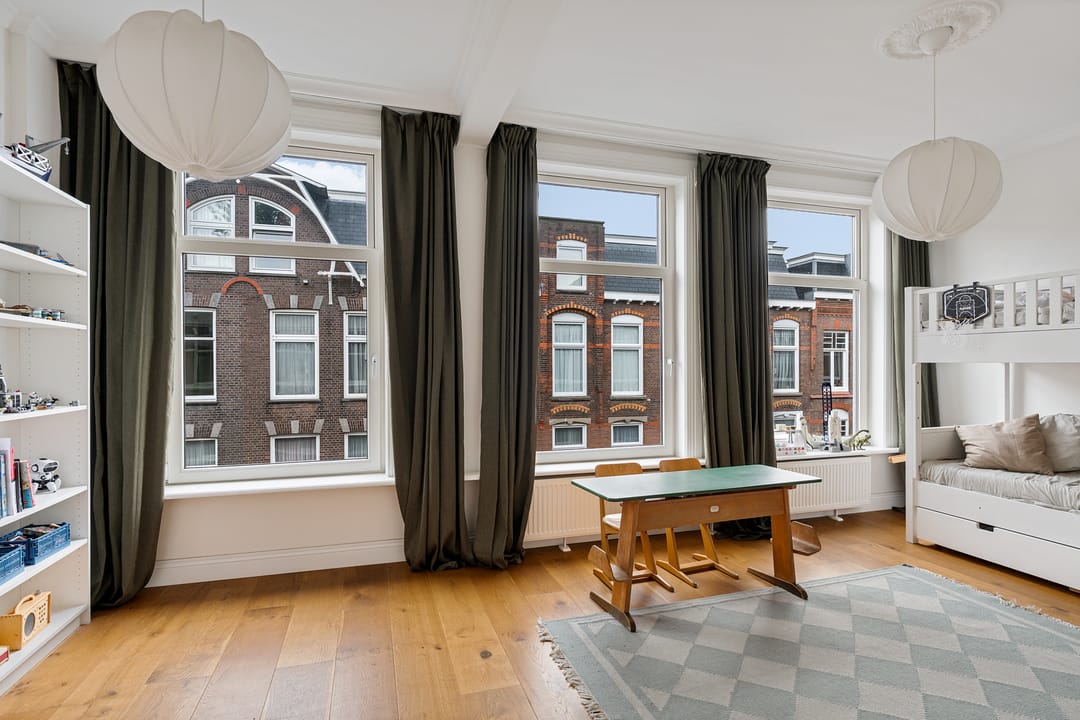 Photo 32 of Obrechtstraat 300