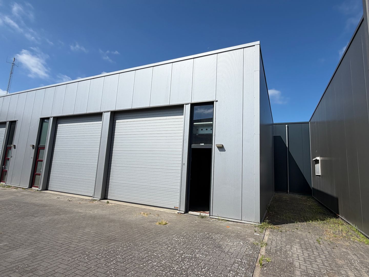 Bekijk foto 2 van Logistiekweg 8
