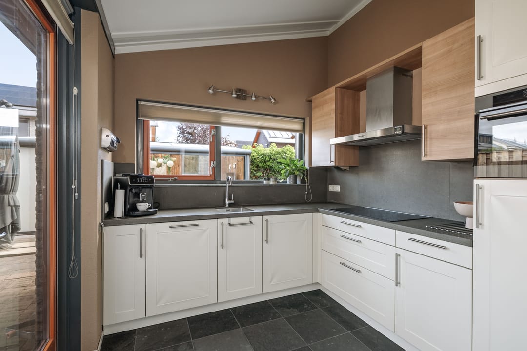 Photo 16 of J.W. Pienemanstraat 2