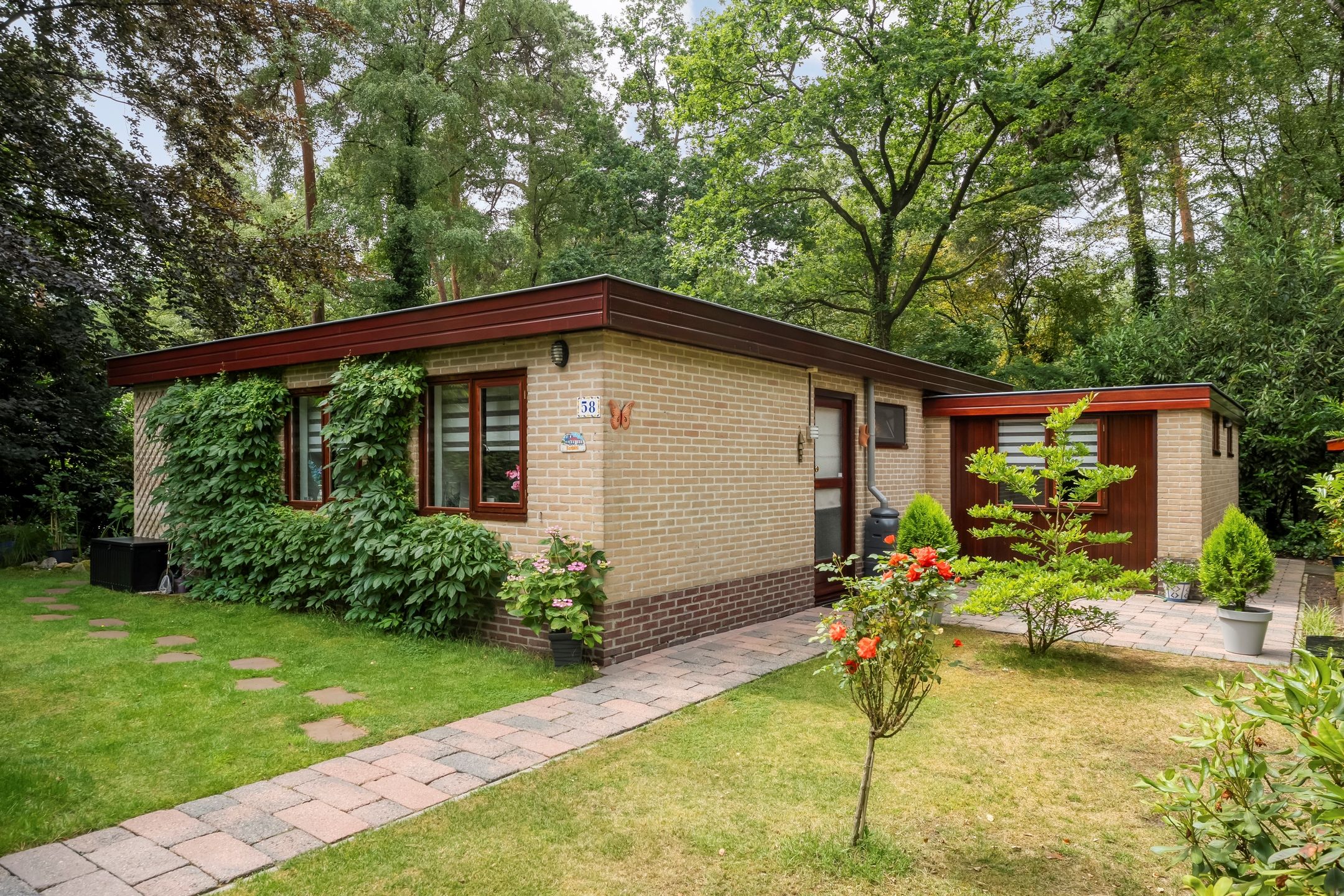 3-bedroom freehold villa in Vilsteren — photo 1 of 5