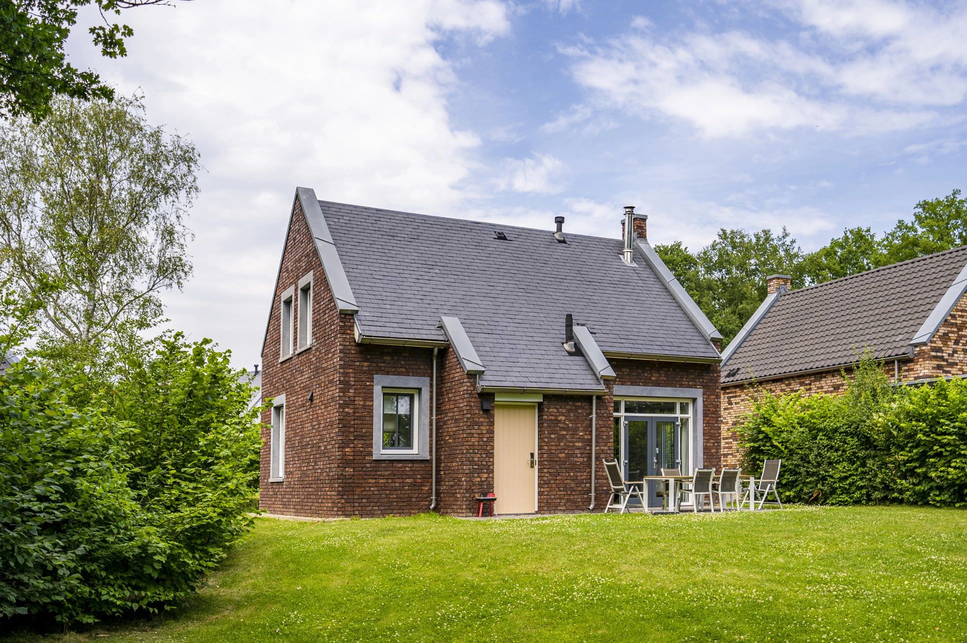 3-bedroom freehold villa in Maastricht — photo 1 of 5
