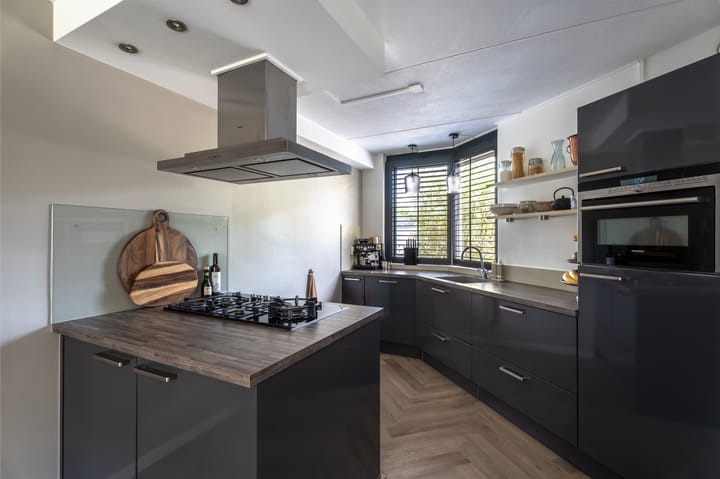Tussenwoning te koop: Nicolaas Verschoorstraat 5, Hellevoetsluis