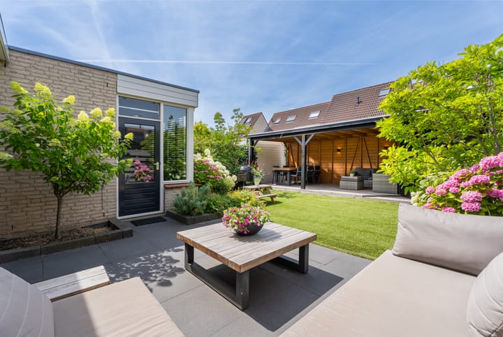 Tussenwoning te koop: Nicolaas Verschoorstraat 5, Hellevoetsluis