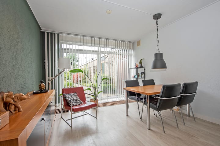 Twee-onder-één-kap te koop: Loweg 4, Hengelo
