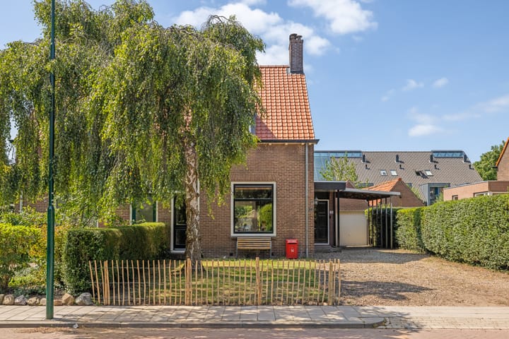 Twee-onder-één-kap te koop: Dr. J.J.F. Steijlingweg 14, Maartensdijk