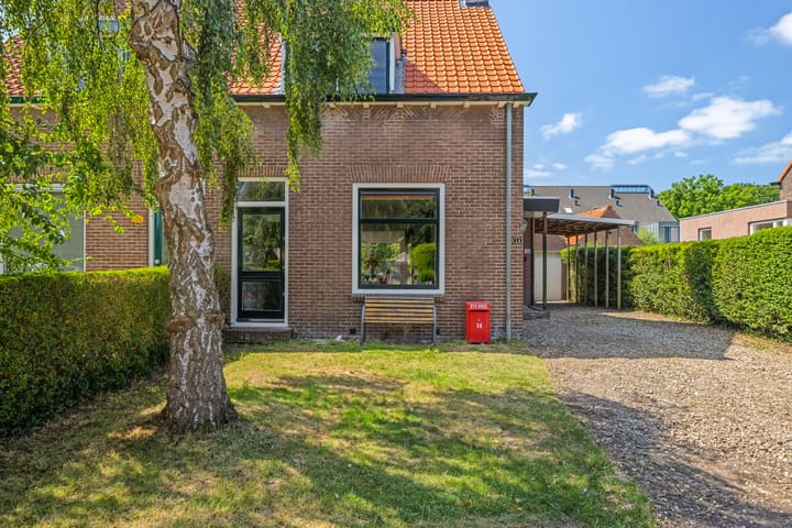 Twee-onder-één-kap te koop: Dr. J.J.F. Steijlingweg 14, Maartensdijk