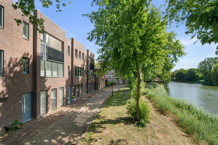 Tussenwoning te koop: Bergsingel 61, Deventer