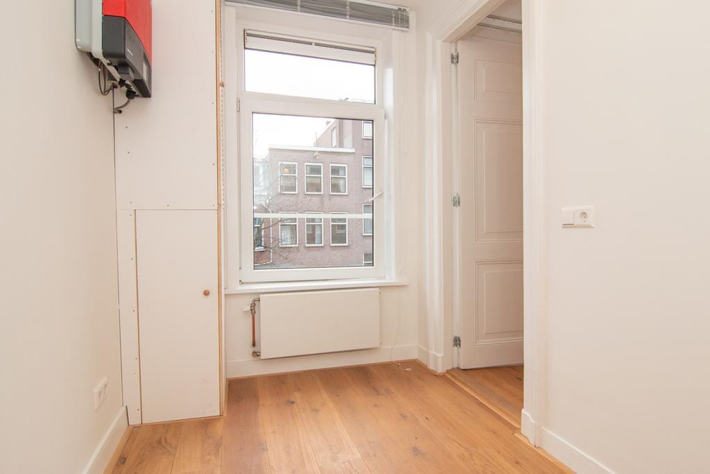 Photo 9 of Burmanstraat 29-2