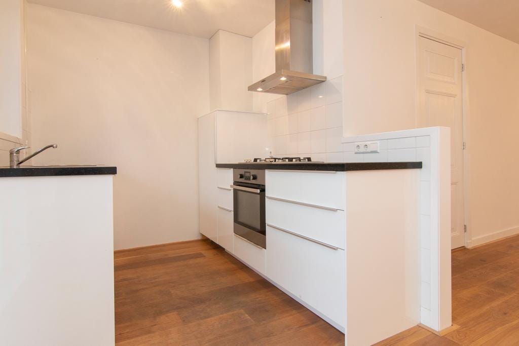 Photo 10 of Burmanstraat 29-2