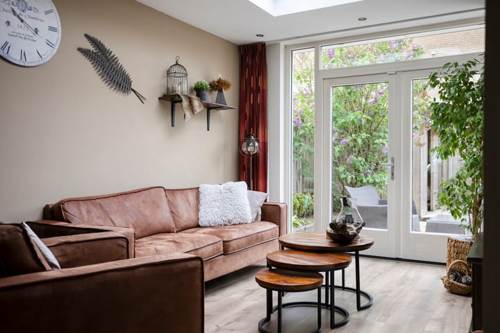 Tussenwoning te koop: Meeuwenlaan 11, Made