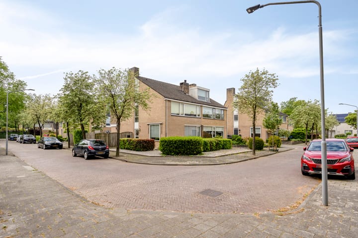 Tussenwoning te koop: Meeuwenlaan 11, Made