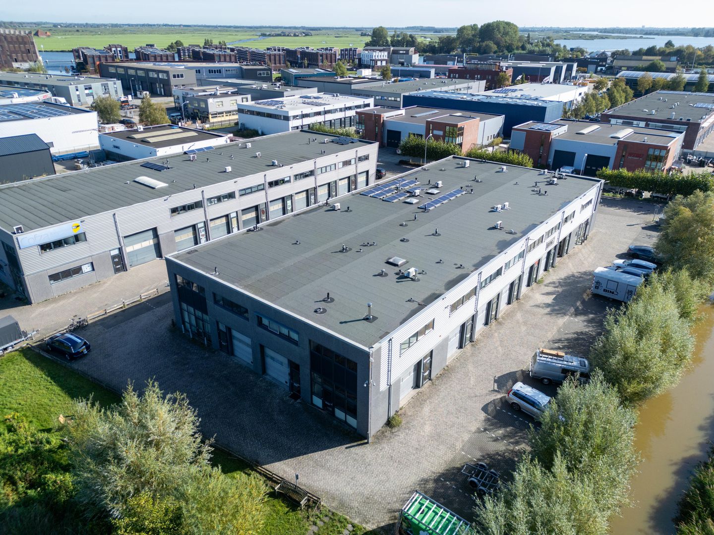 View photo 2 of Witte Vlinderweg 36-A