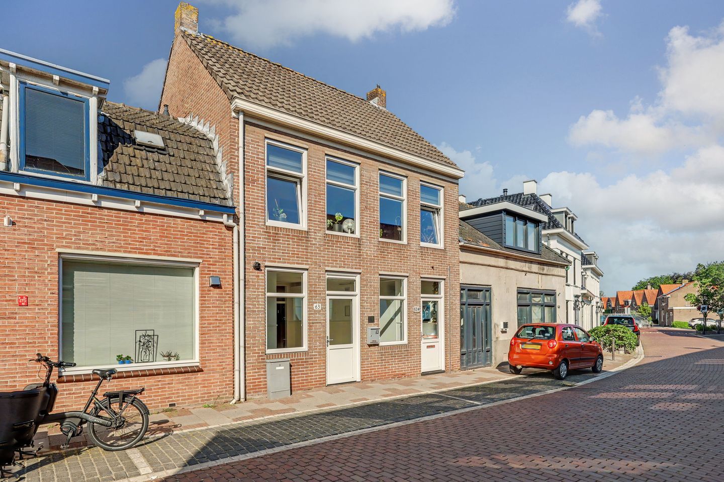 View photo 2 of Hoofdstraat 63