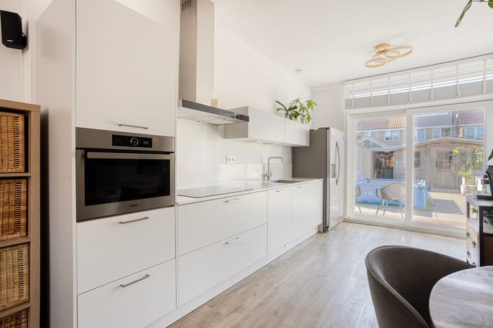 Tussenwoning te koop: Murraystraat 18, Pernis Rotterdam