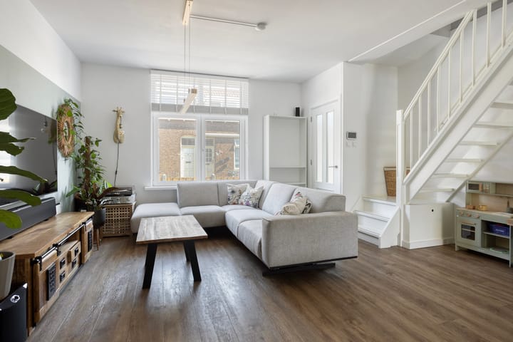 Tussenwoning te koop: Murraystraat 18, Pernis Rotterdam
