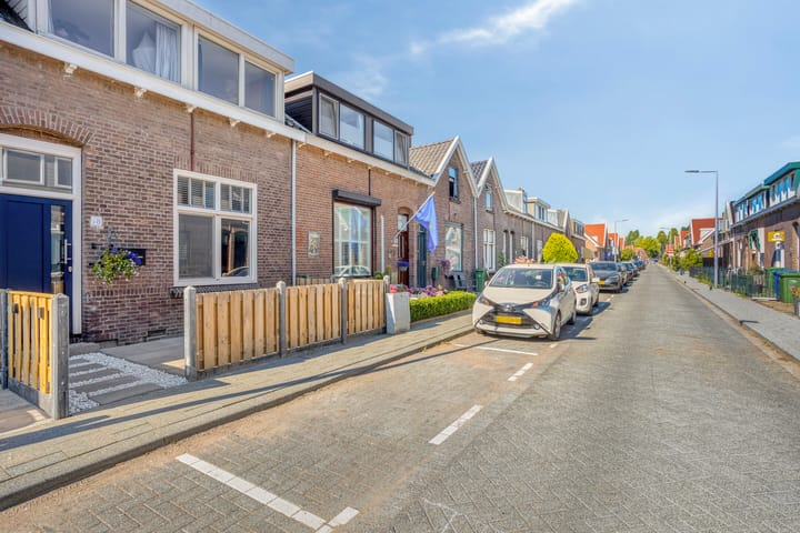 Tussenwoning te koop: Murraystraat 18, Pernis Rotterdam