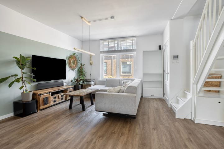 Tussenwoning te koop: Murraystraat 18, Pernis Rotterdam