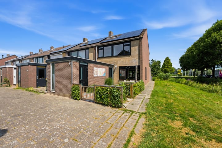 Photo 2 of Gerard Dousingel 31