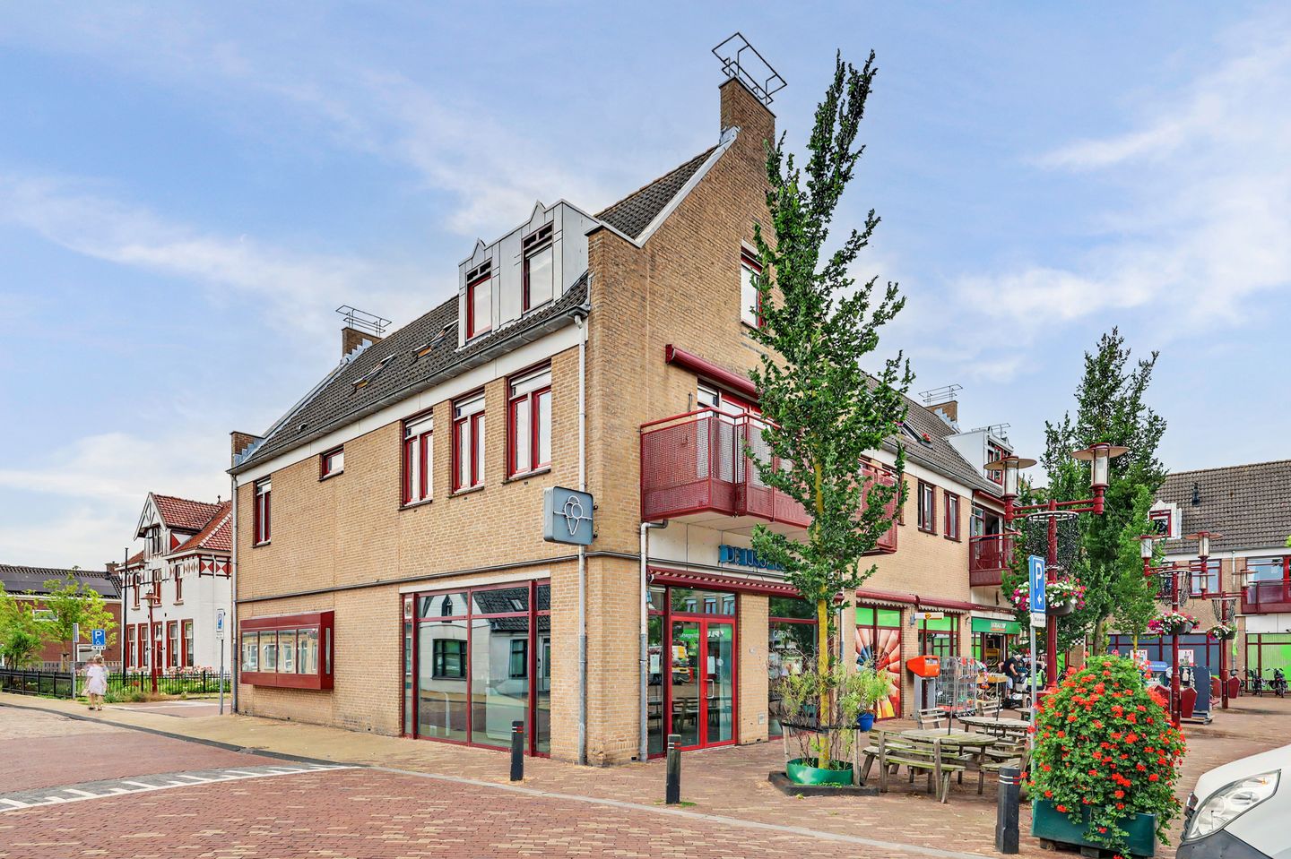 Foto 4 van Dorpsplein 17
