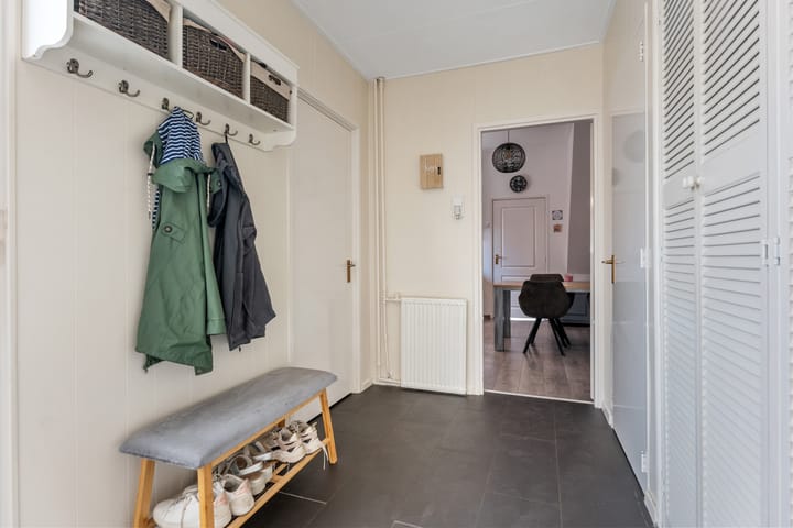 Twee-onder-één-kap te koop: Middenweg 113, Veendam