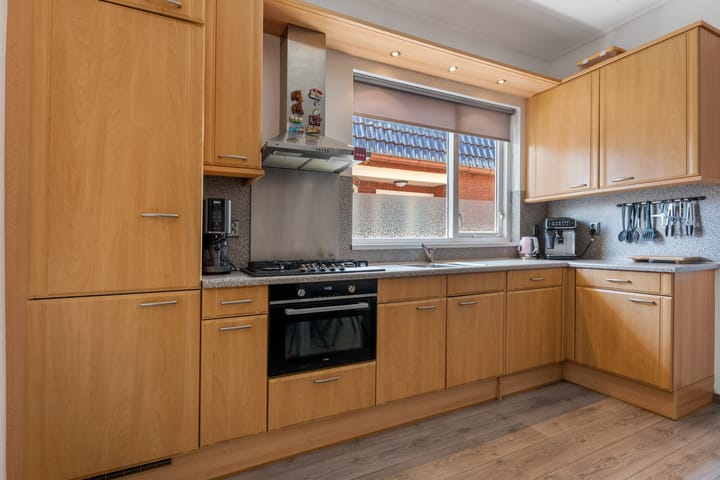 Twee-onder-één-kap te koop: Middenweg 113, Veendam