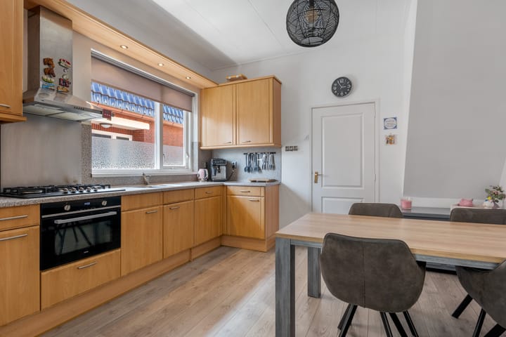 Twee-onder-één-kap te koop: Middenweg 113, Veendam