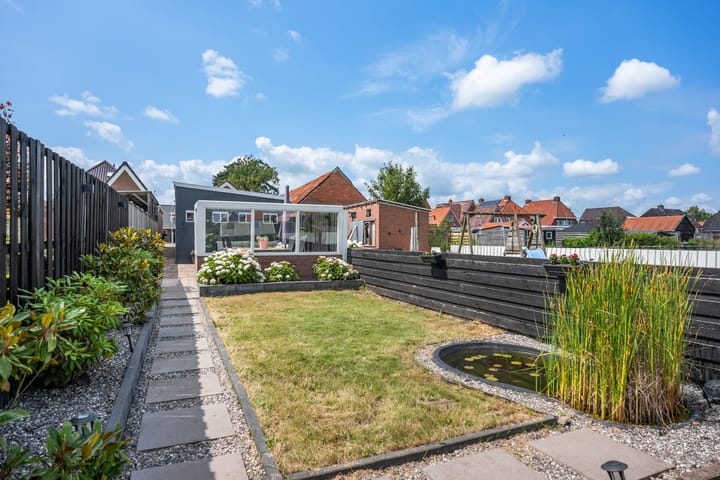 Twee-onder-één-kap te koop: Middenweg 113, Veendam